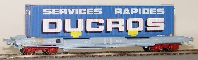 Flat car type KMr with 40 foot container DUCROS<br /><a href='images/pictures/LS_Models/30293.jpg' target='_blank'>Full size image</a>